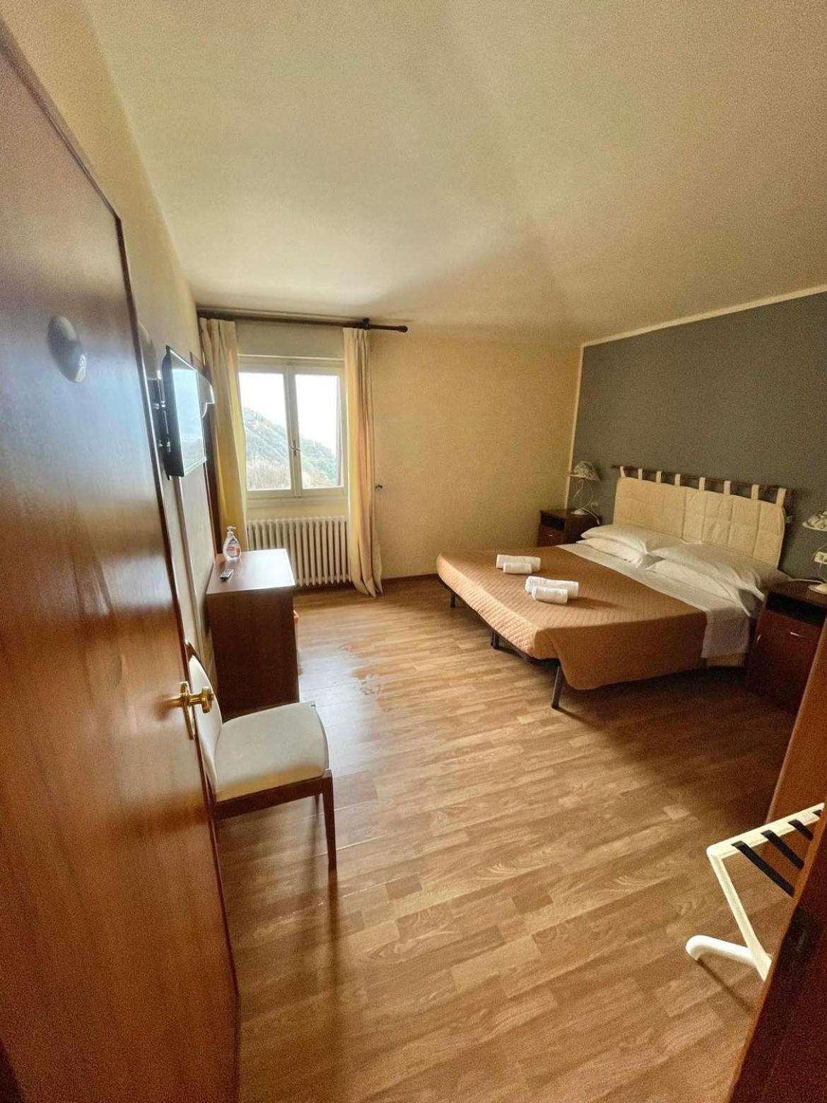 Hotel Ristorante La Sorgente Plesio Eksteriør bilde